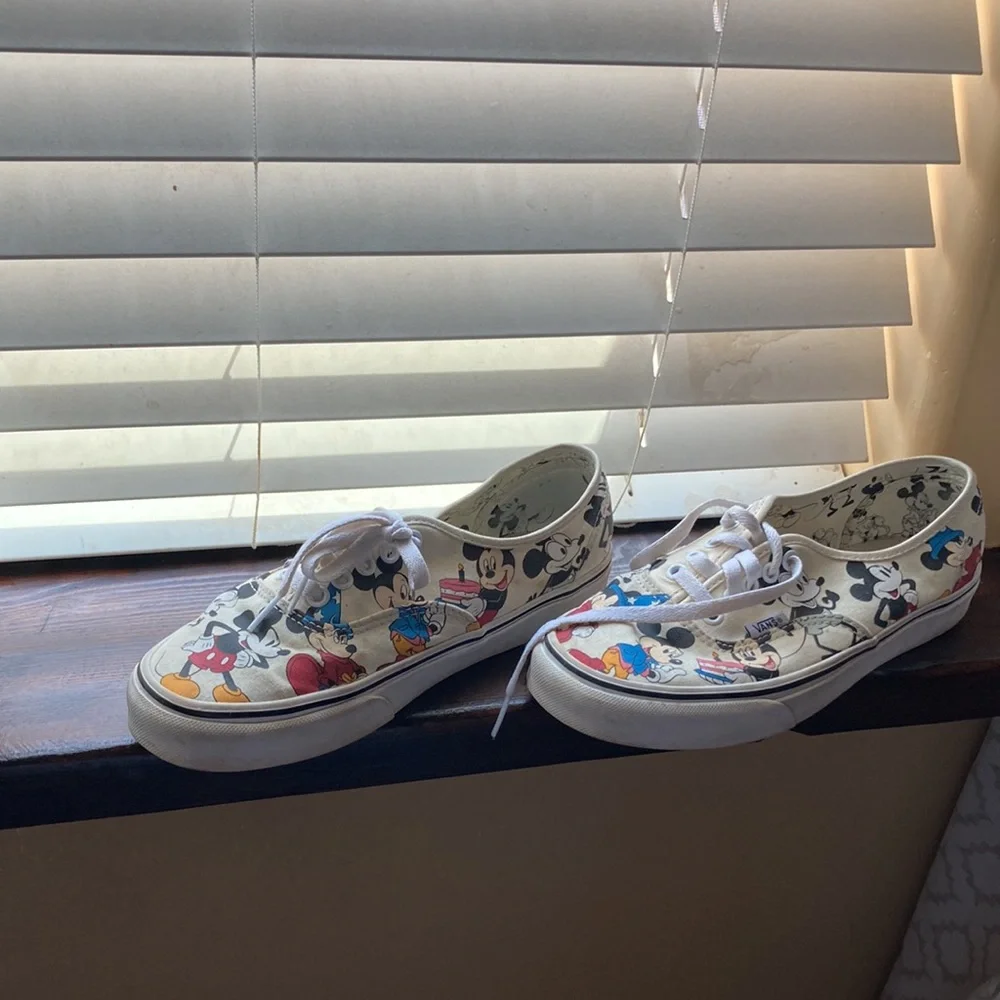Vans - Picture 4 of 6
